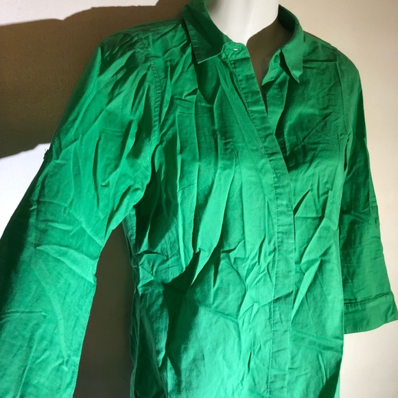 The limited kelly green buttondown 3/4 sleeve top - Picture 3 of 8